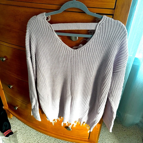 Moon & Madison women’s M lavendar frayed edge style v-neck, v-back knit sweater - Picture 4 of 7